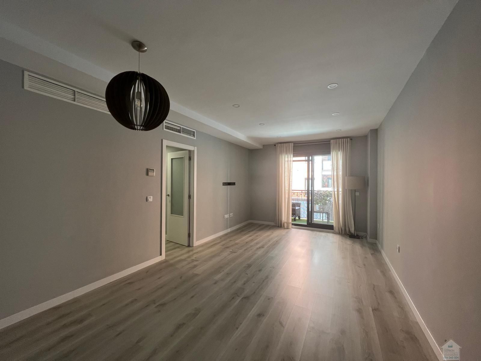Sala d'estar de Pis de lloguer en Dos Hermanas amb Aire condicionat, Calefacció i Parquet