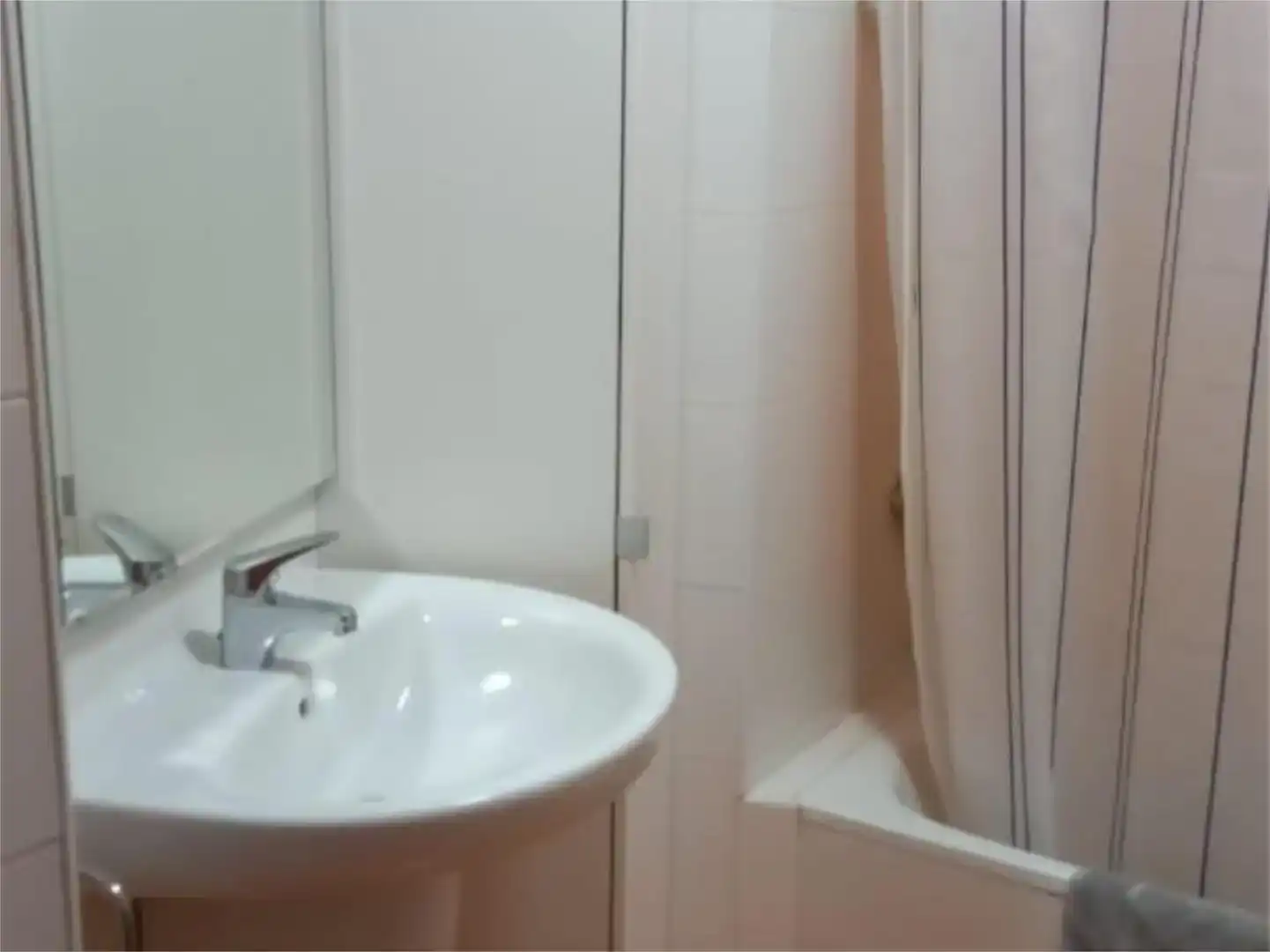 Badezimmer von Wohnung zur Miete in Villadangos del Páramo mit Parkett, Abstellraum und Möbliert