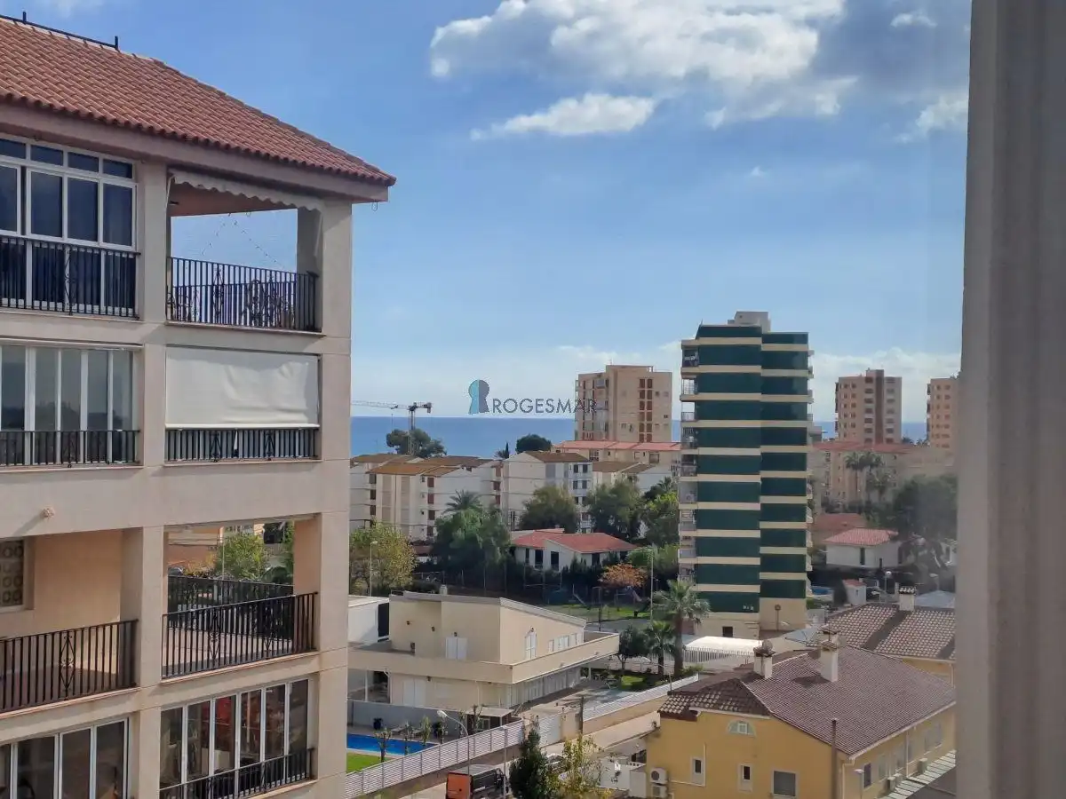 Vista exterior de Apartament en venda en Benicasim / Benicàssim amb Piscina comunitària