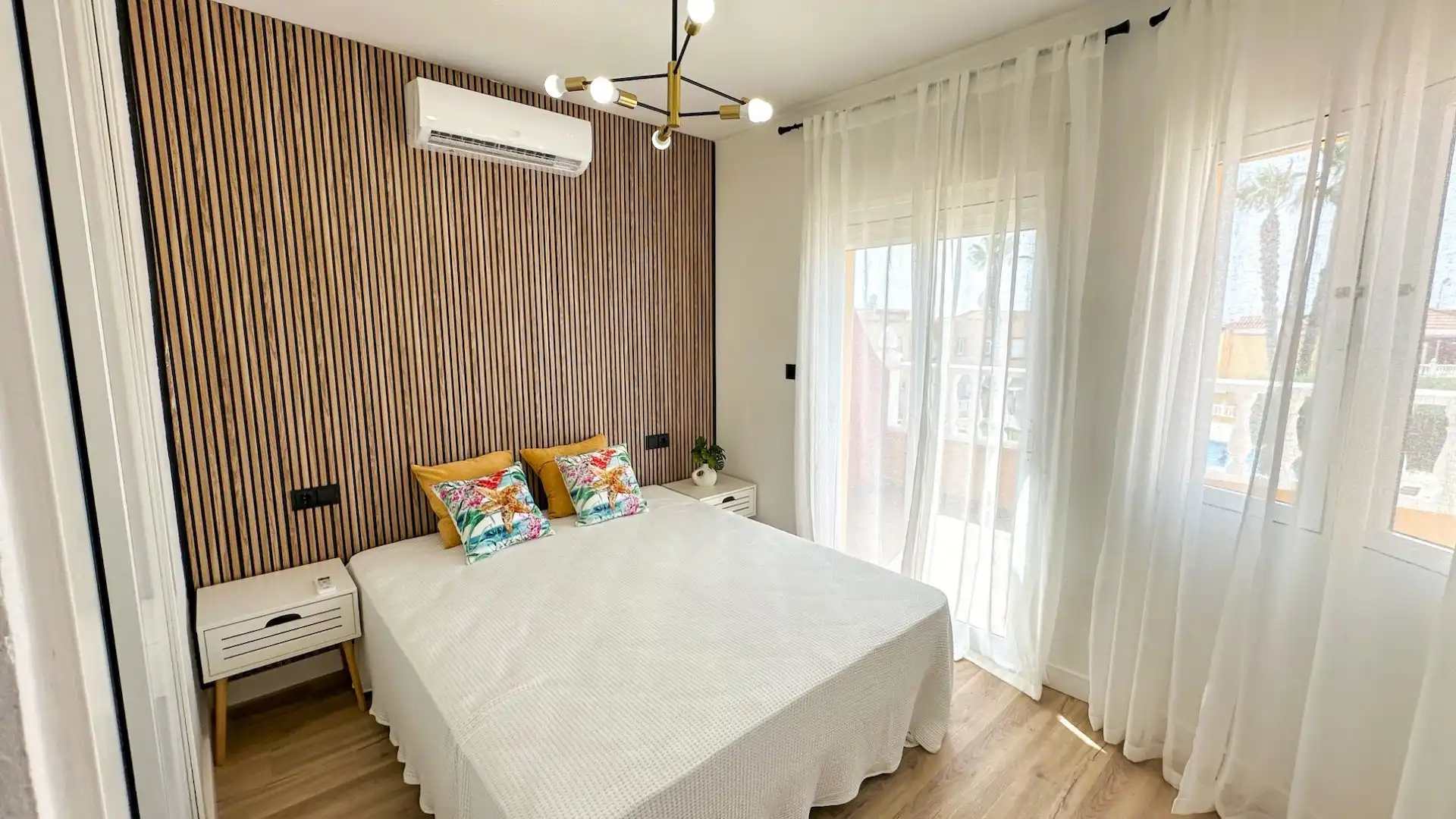Habitación de Finca rústica en venta en Orihuela con Jardín privado, Terraza y Amueblado