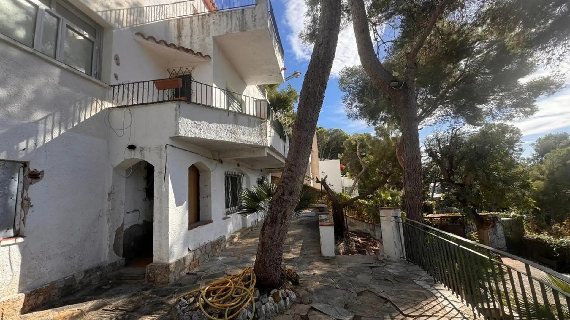 Vista exterior de Casa o chalet en venta en Castelldefels con Jardín privado, Terraza y Piscina