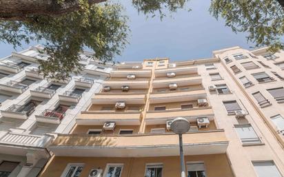 Exterior view of Flat for sale in  Madrid Capital  with Heating and Furnished