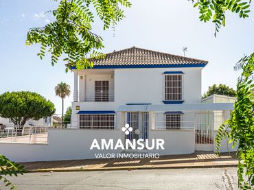 Detached house with pool for sale in Camino de las Colas