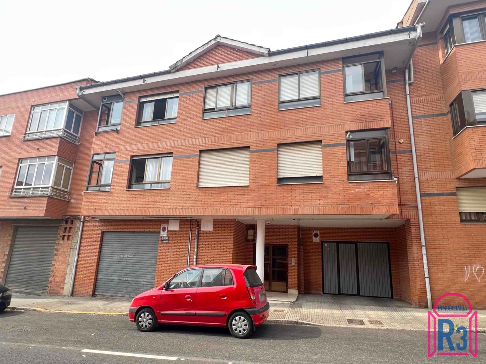 Exterior view of Flat for sale in León Capital   with Heating, Terrace and Storage room