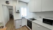 Cuina de Apartament de lloguer en  Madrid Capital amb Aire condicionat i Balcó