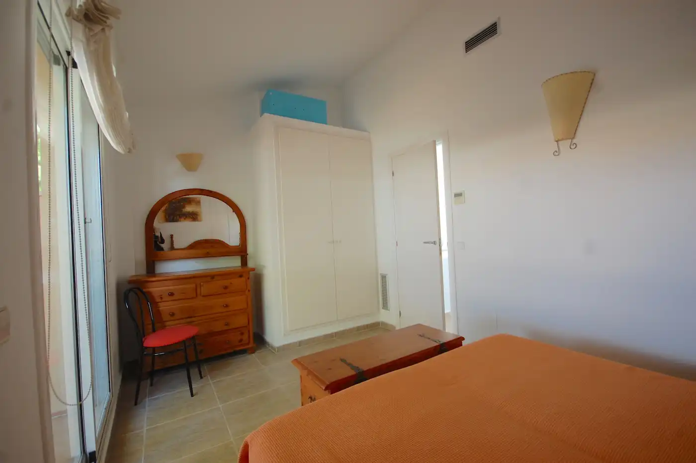 Habitación de Casa adosada en venta en L'Escala con Aire acondicionado, Calefacción y Jardín privado