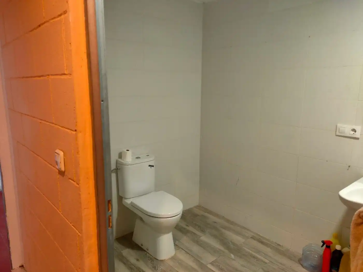 Badezimmer von Fabrikhallen zum Verkauf in Badalona mit Heizung