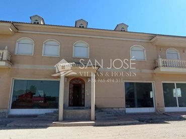 Xalet amb balcó en venda a Crevillent