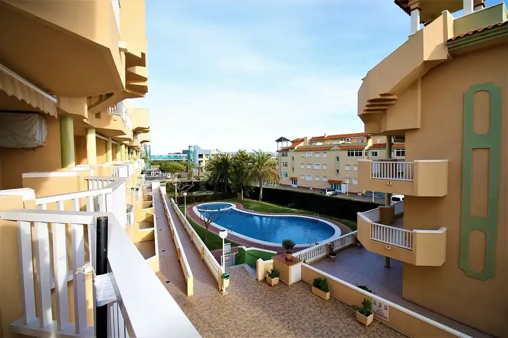 Piscina de Apartament en venda en La Manga del Mar Menor amb Aire condicionat, Calefacció i Terrassa