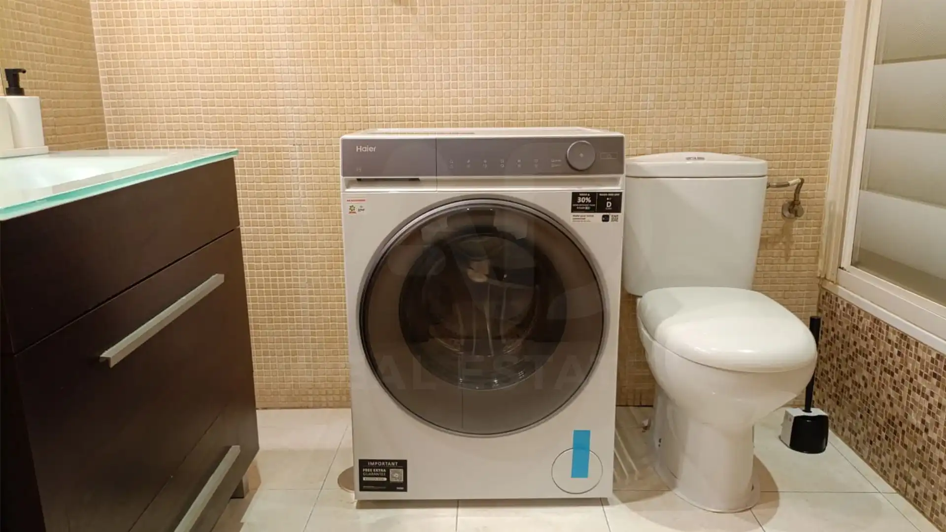 Bathroom of Flat for rent in Madrid  with Air Conditioner and Heating