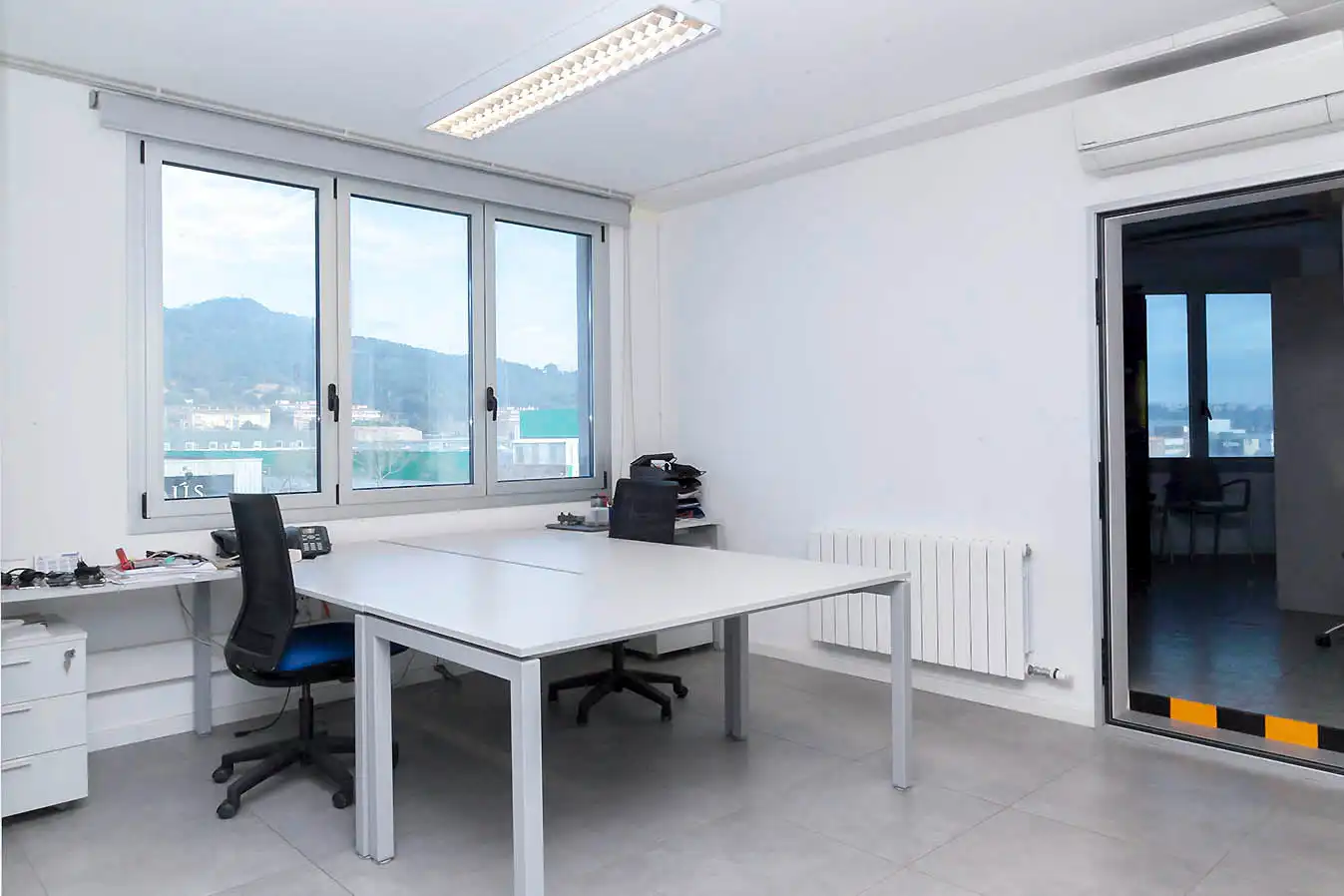 Nave industrial en venta en Molins de Rei con Alarma