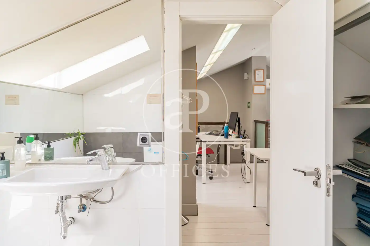 Office for rent in Madrid  with Air Conditioner