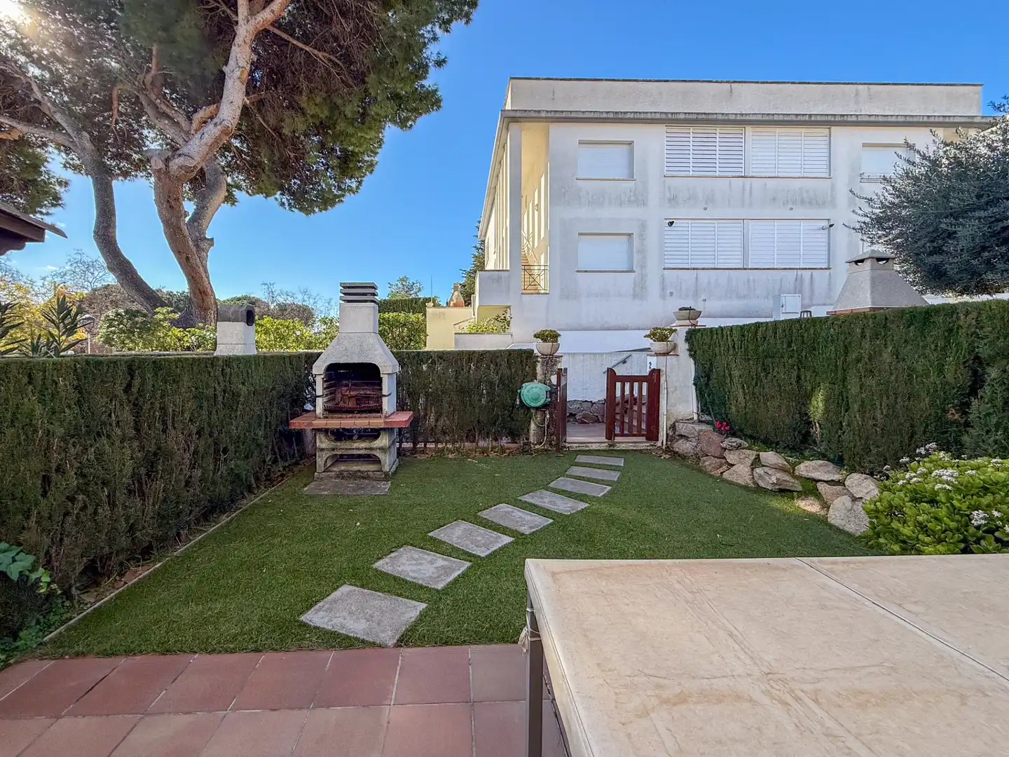 Garten von Einfamilien-Reihenhaus zum Verkauf in Sant Feliu de Guíxols mit Klimaanlage, Heizung und Privatgarten