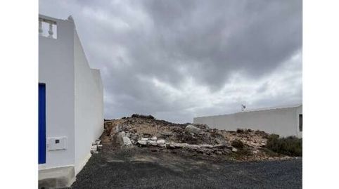 Foto 2 de Terreny en venda a Costa Teguise, Teguise