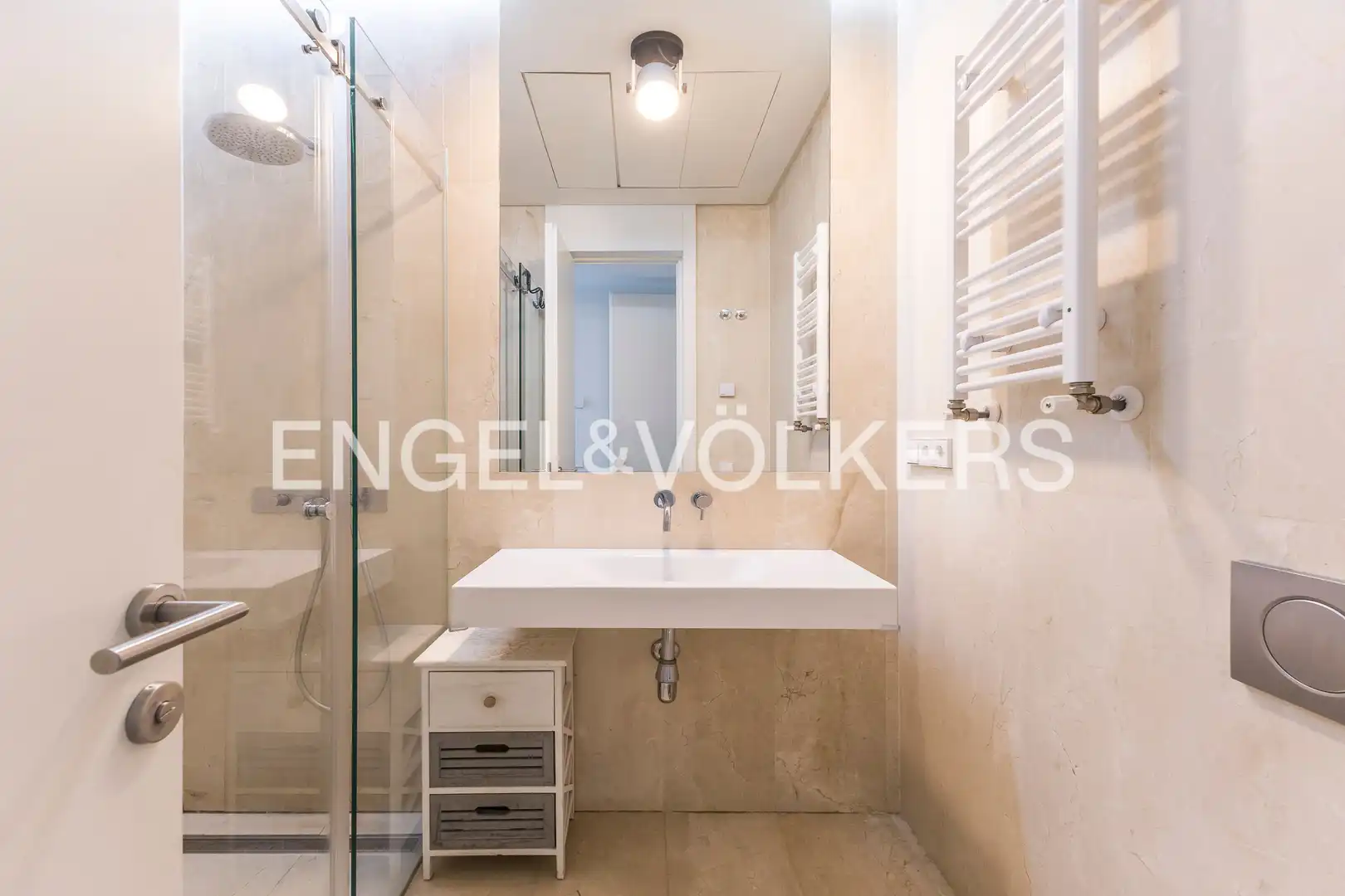 Bany de Apartament en venda en Madrid amb Calefacció, Jardí privat i Traster
