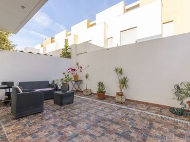 Casa pareada con balcón en venta en Núcleo Urbano