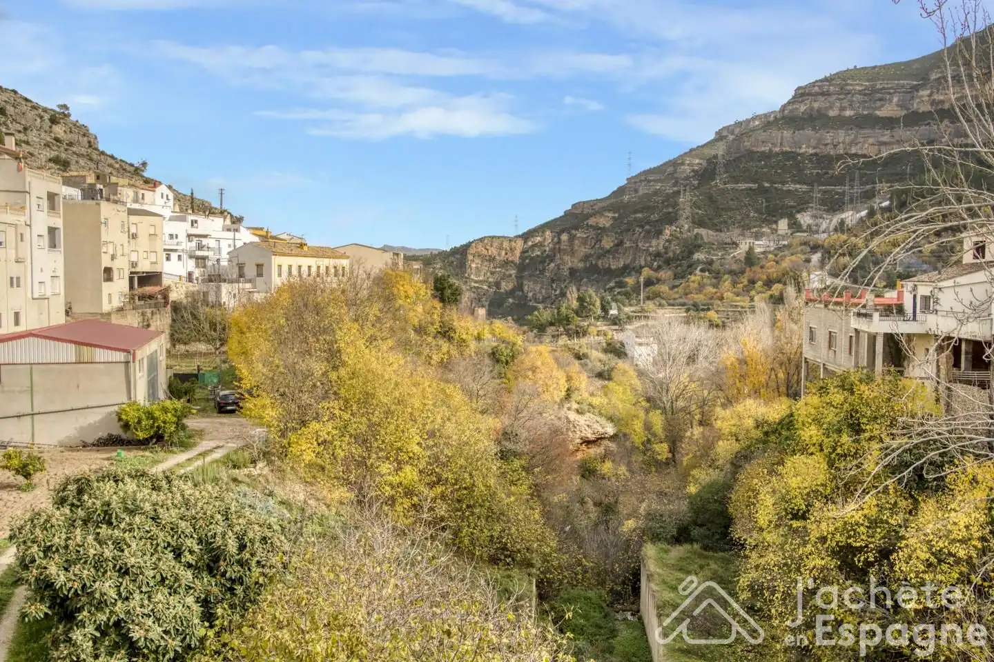 Vista exterior de Casa o xalet en venda en Cortes de Pallás amb Aire condicionat, Parquet i Moblat