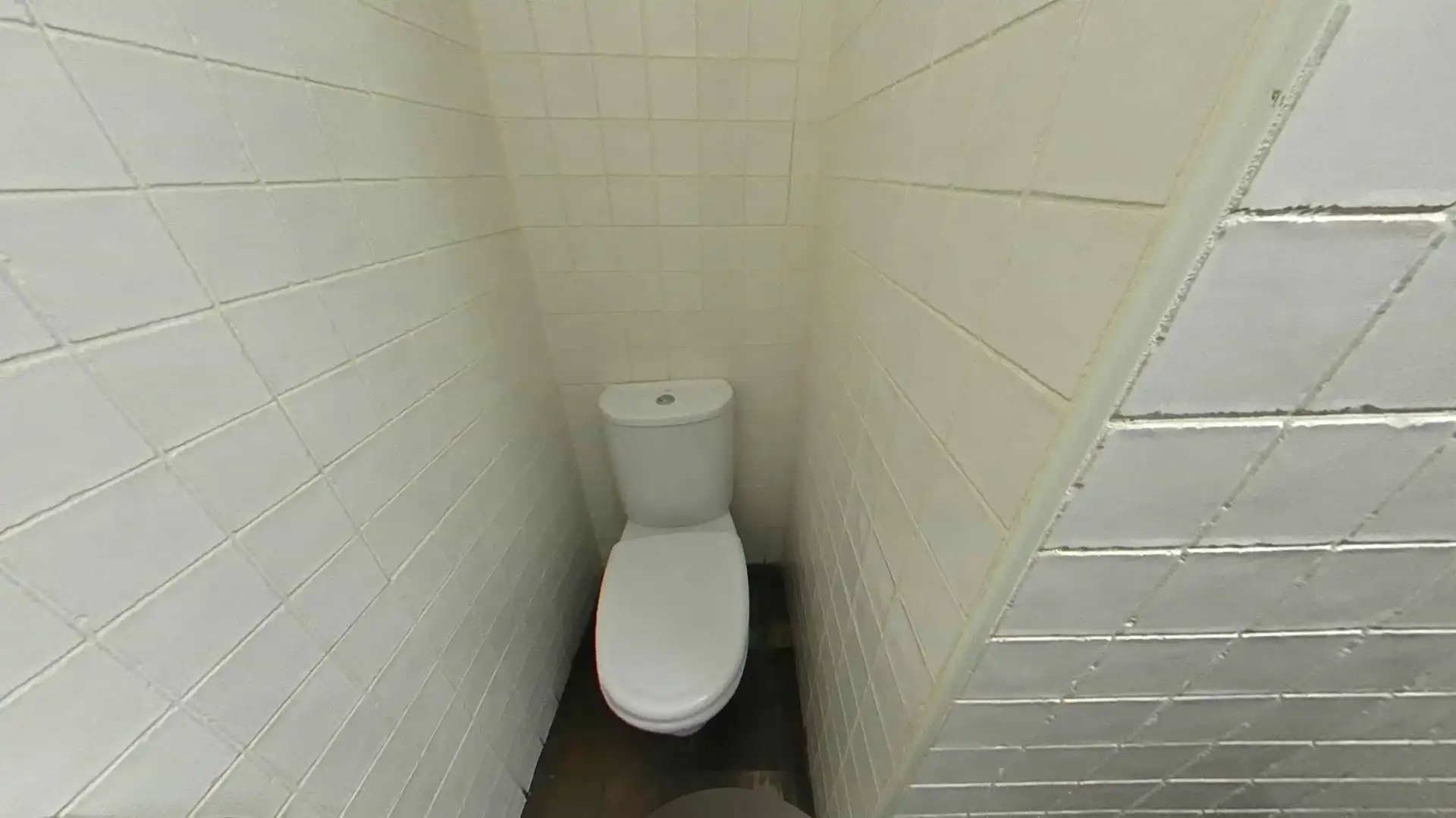 Baño de Local en venta en Pradoluengo
