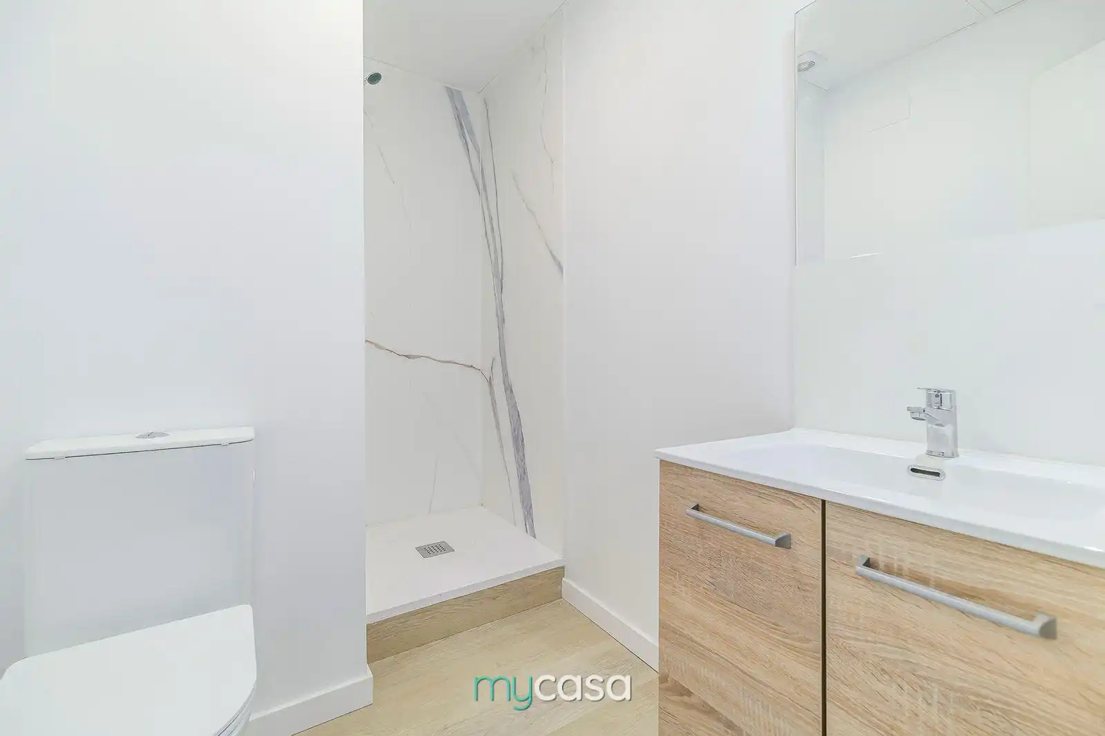Bathroom of Study for sale in Barberà del Vallès  with Air Conditioner, Parquet flooring and Furnished