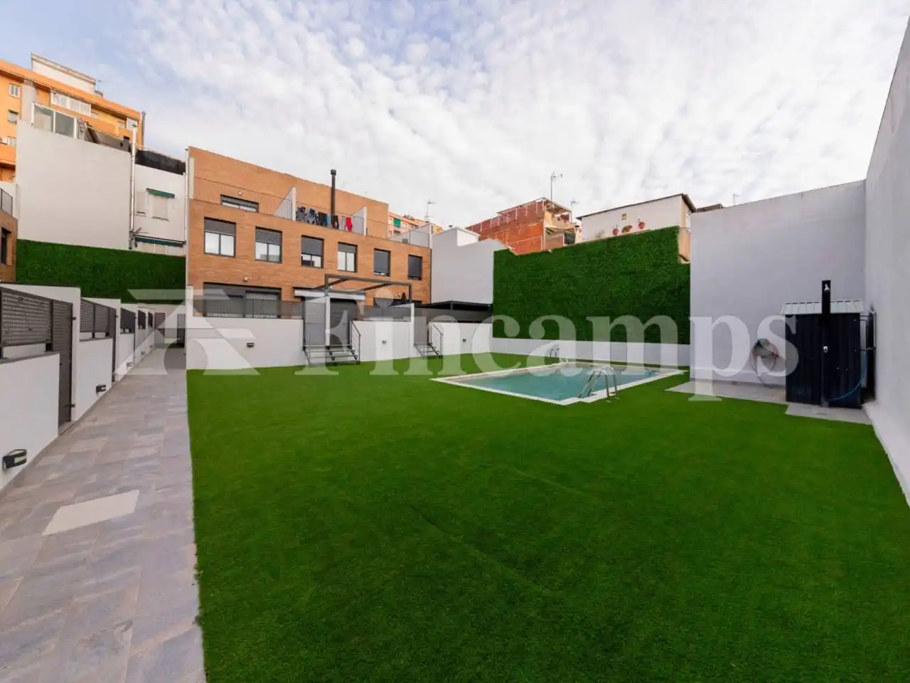 Vista exterior de Casa o xalet en venda en Sabadell amb Aire condicionat, Calefacció i Jardí privat