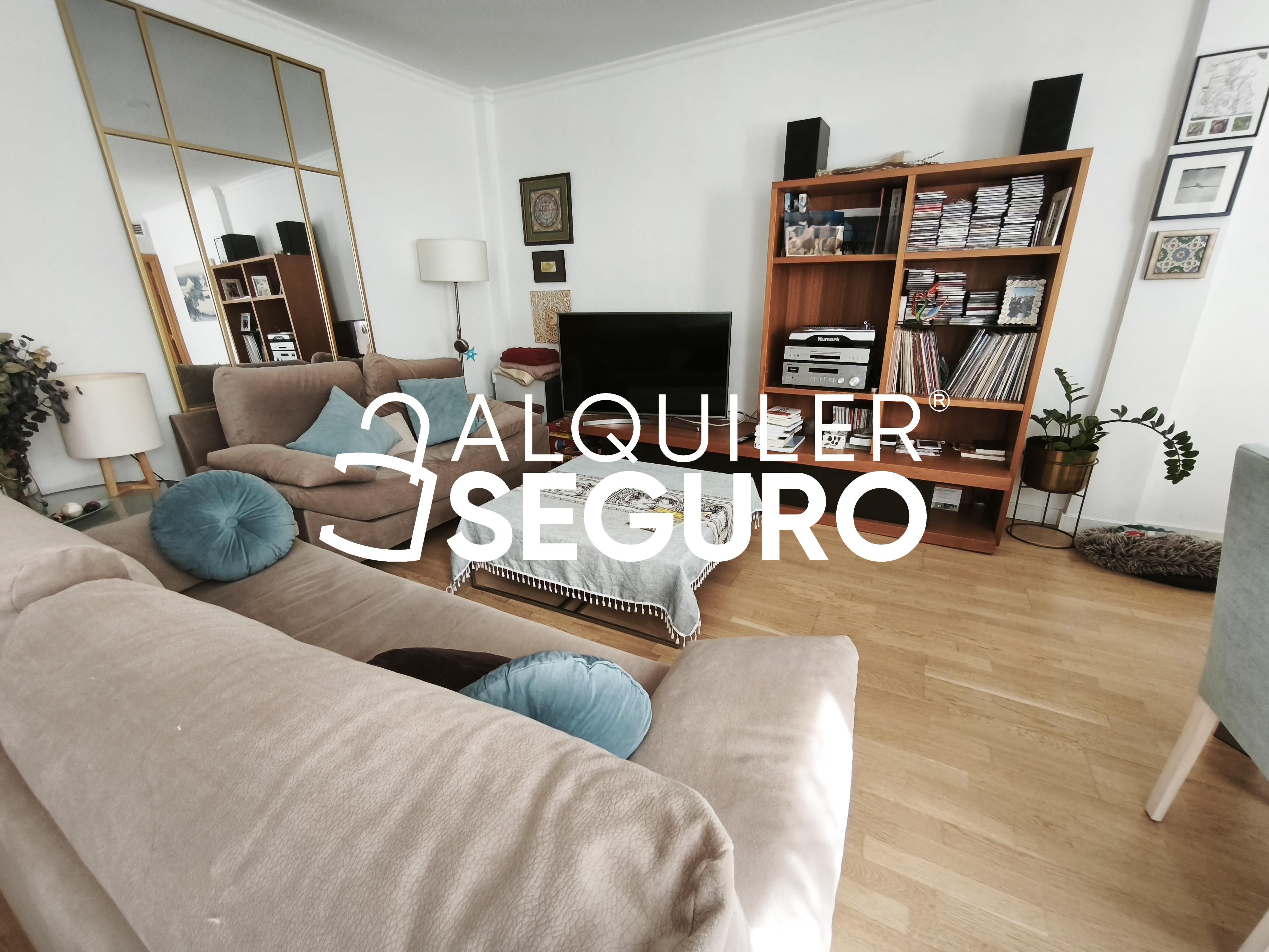 Sala de estar de Piso de alquiler en  Zaragoza Capital con Aire acondicionado y Calefacción