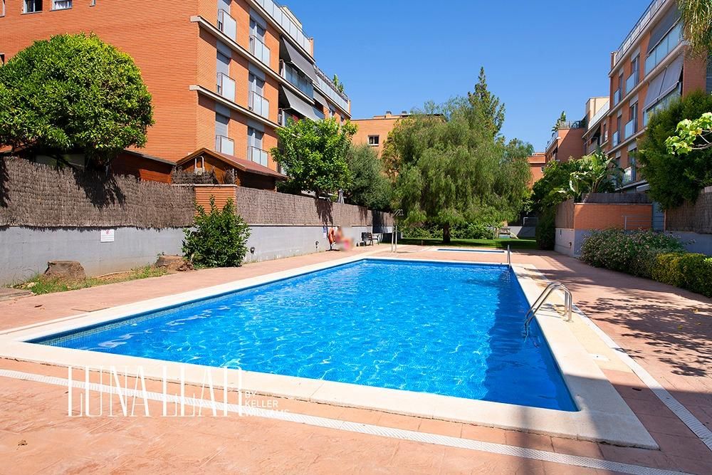 Swimming pool of Planta baja for sale in Castelldefels  with Heating, Terrace and Balcony