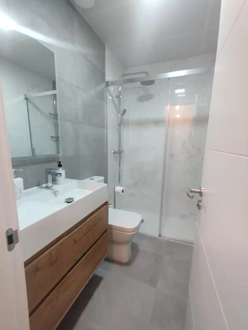 Bathroom of Attic for rent in Granada  with Air Conditioner, Heating and Storage room