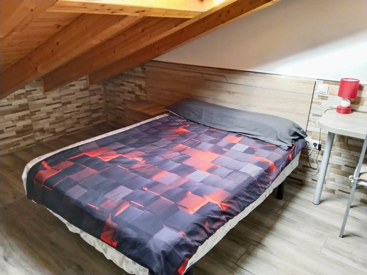 Dormitori de Apartament de lloguer en Burgos amb Calefacció, Parquet i Moblat