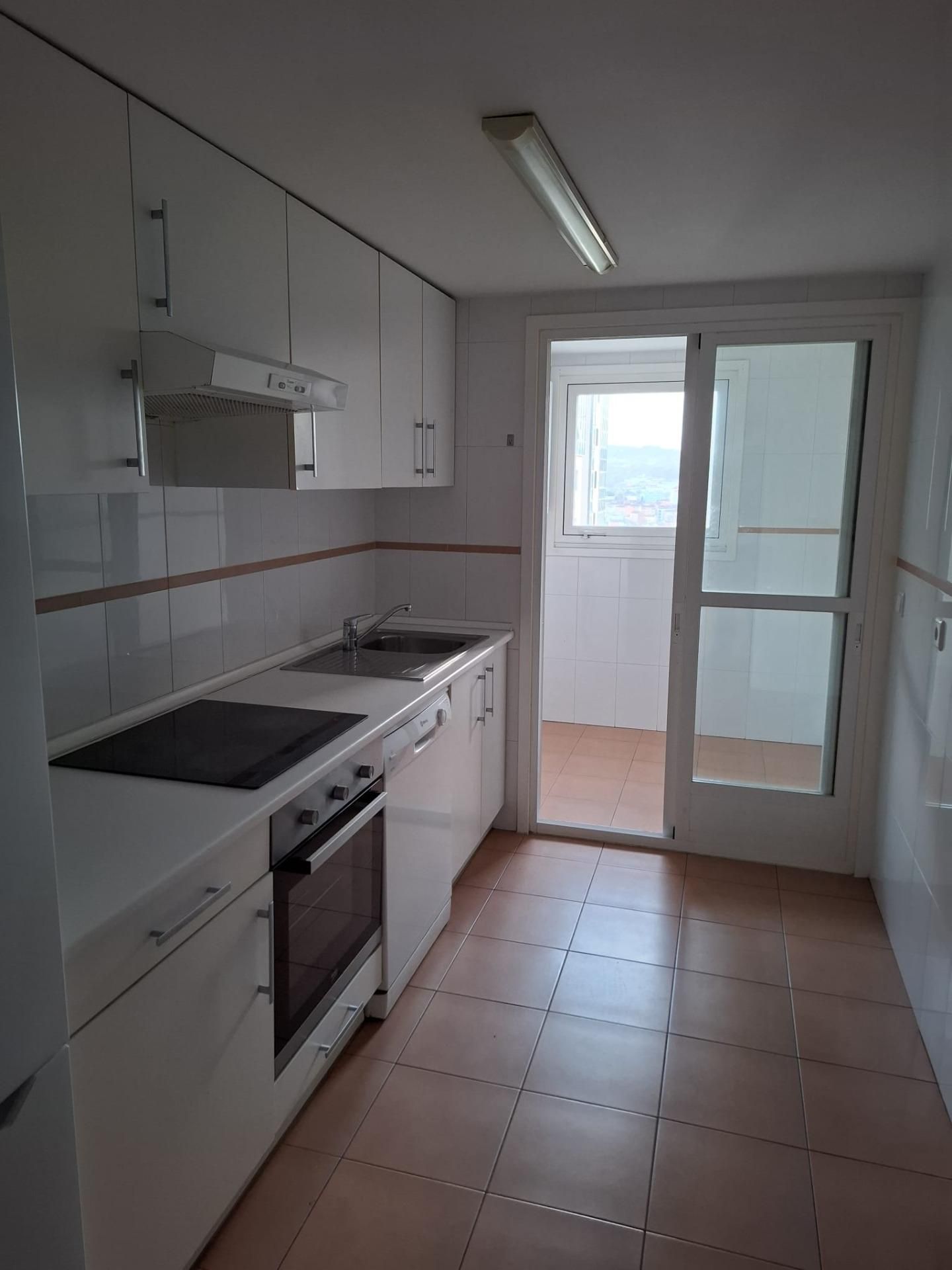 Cuina de Pis de lloguer en Ourense Capital  amb Moblat