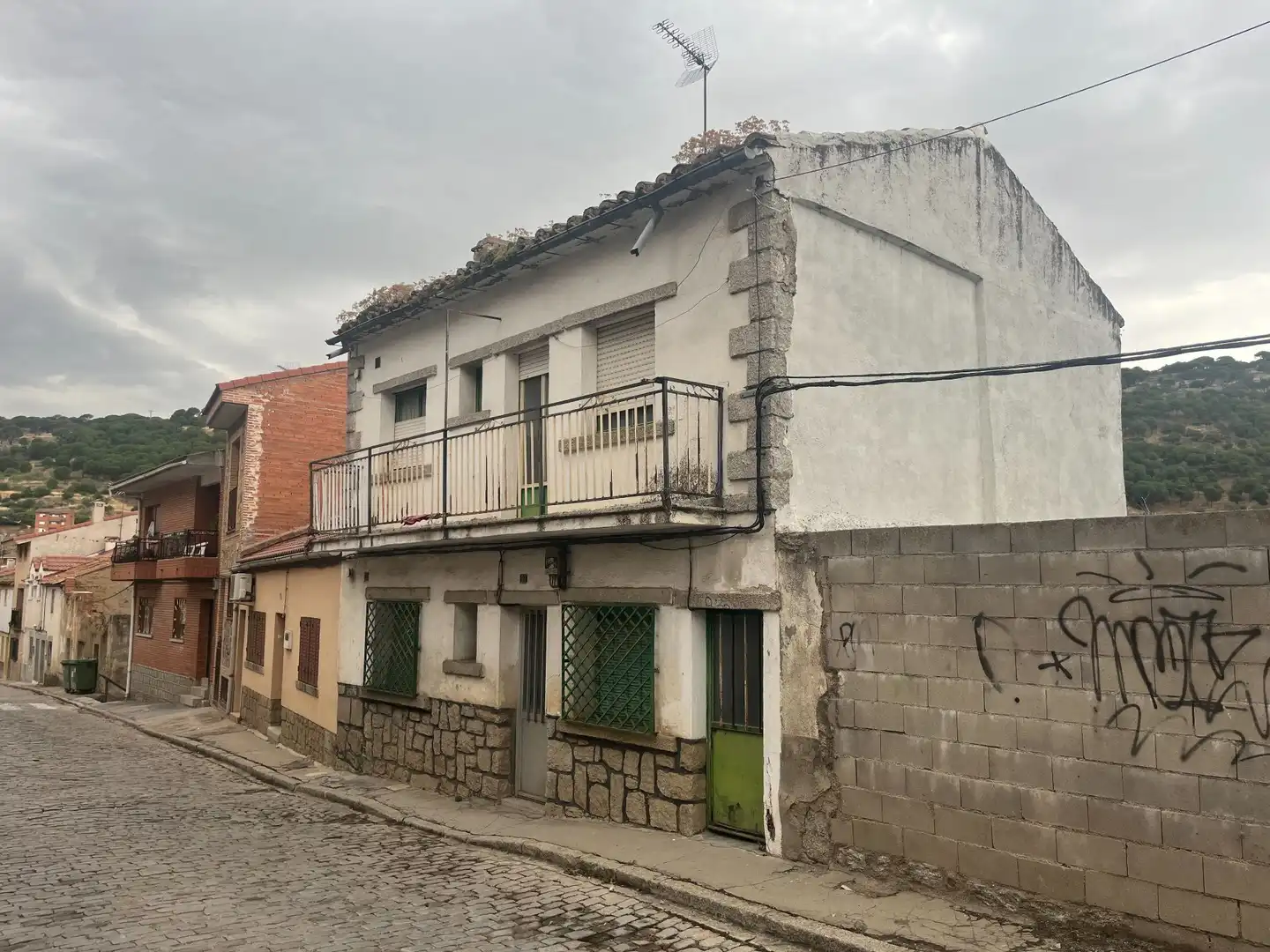 Außenansicht von Wohnung zum Verkauf in El Hoyo de Pinares  mit Privatgarten und Terrasse
