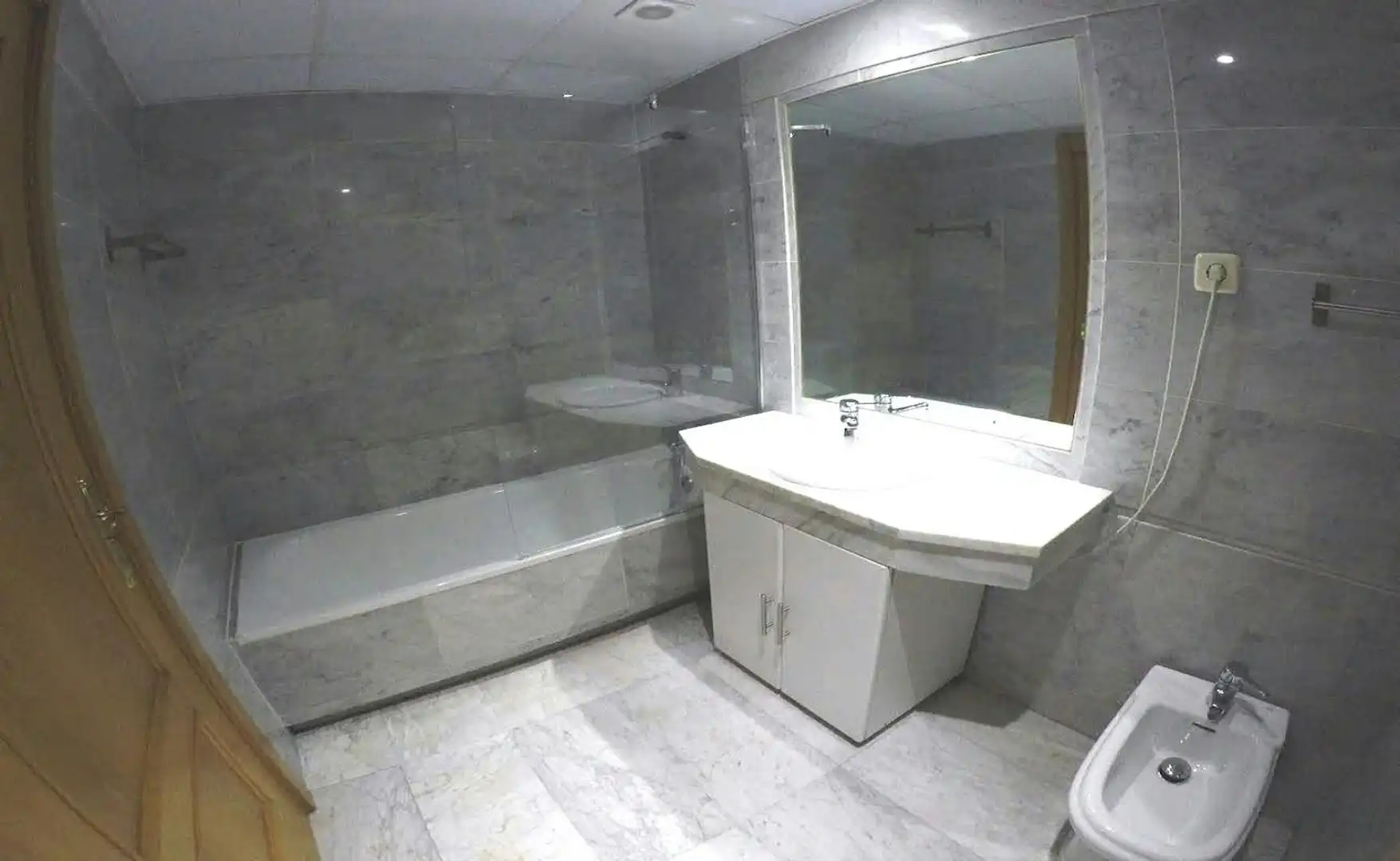 Bathroom of Flat for rent in Madrid  with Heating, Furnished and Washing machine