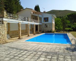 Piscina de Casa o xalet en venda en Valle de Sedano amb Terrassa, Piscina i Balcó