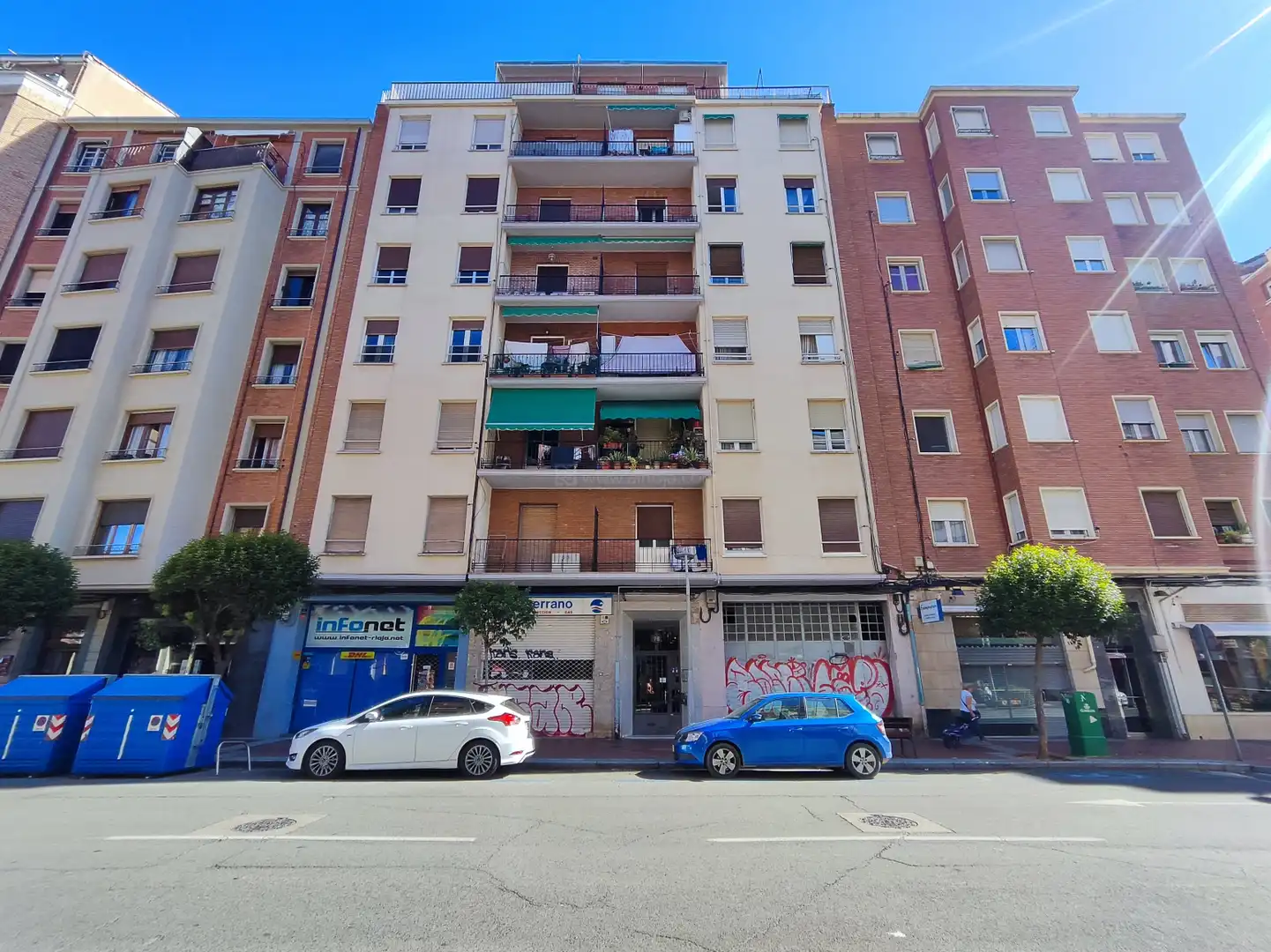 Vista exterior de Piso en venta en  Logroño con Calefacción