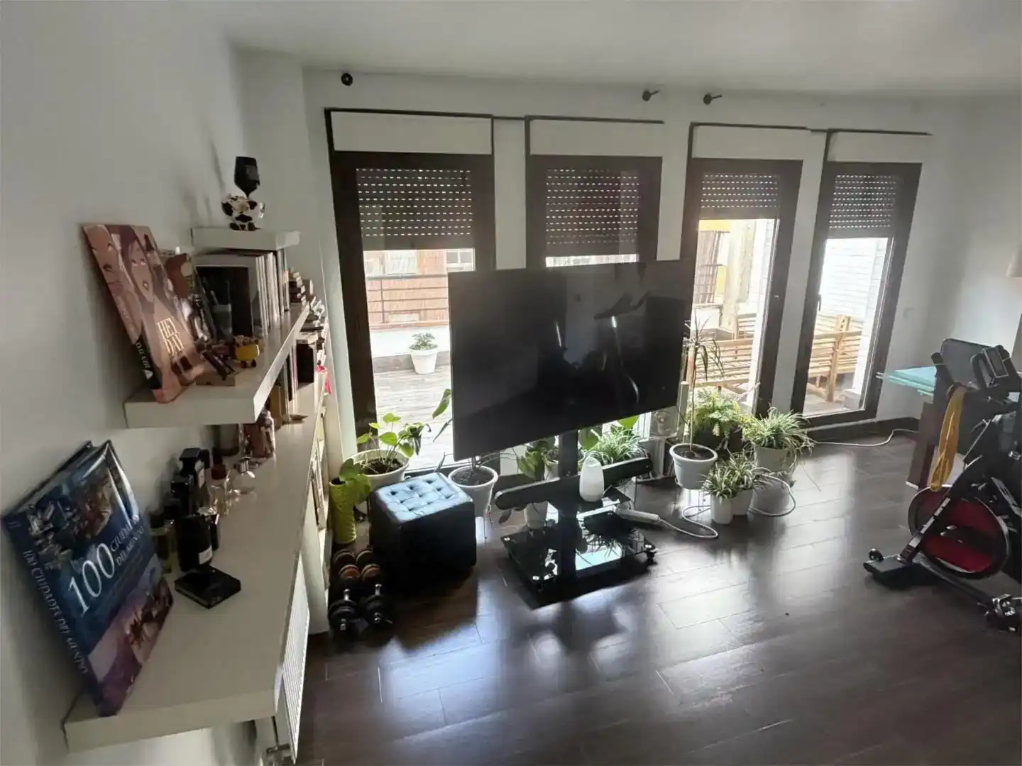 Sala d'estar de Pis en venda en  Madrid Capital amb Piscina