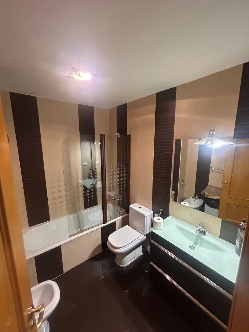 Bathroom of Flat for rent in Puertollano  with Air Conditioner, Heating and Furnished