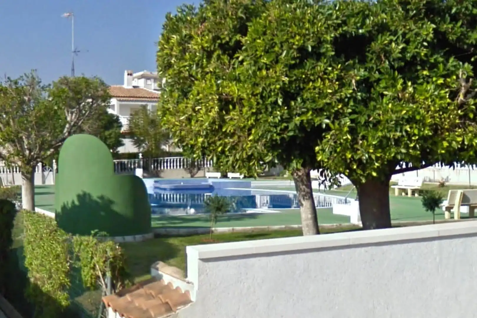 Piscina de Casa adosada en venda en Torrevieja amb Aire condicionat, Calefacció i Jardí privat