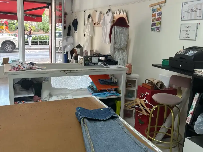 Business premises for transfer in Juan de la cierva 16