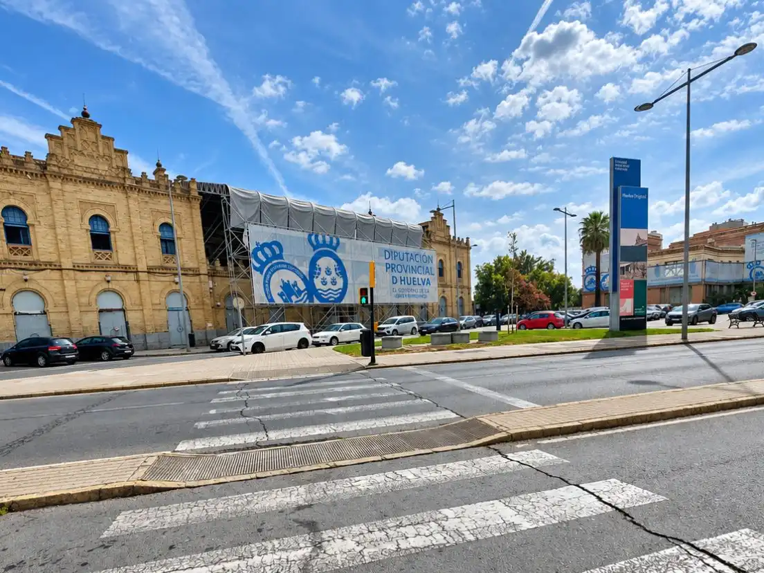 Vista exterior de Pis en venda en  Huelva Capital amb Aire condicionat i Balcó