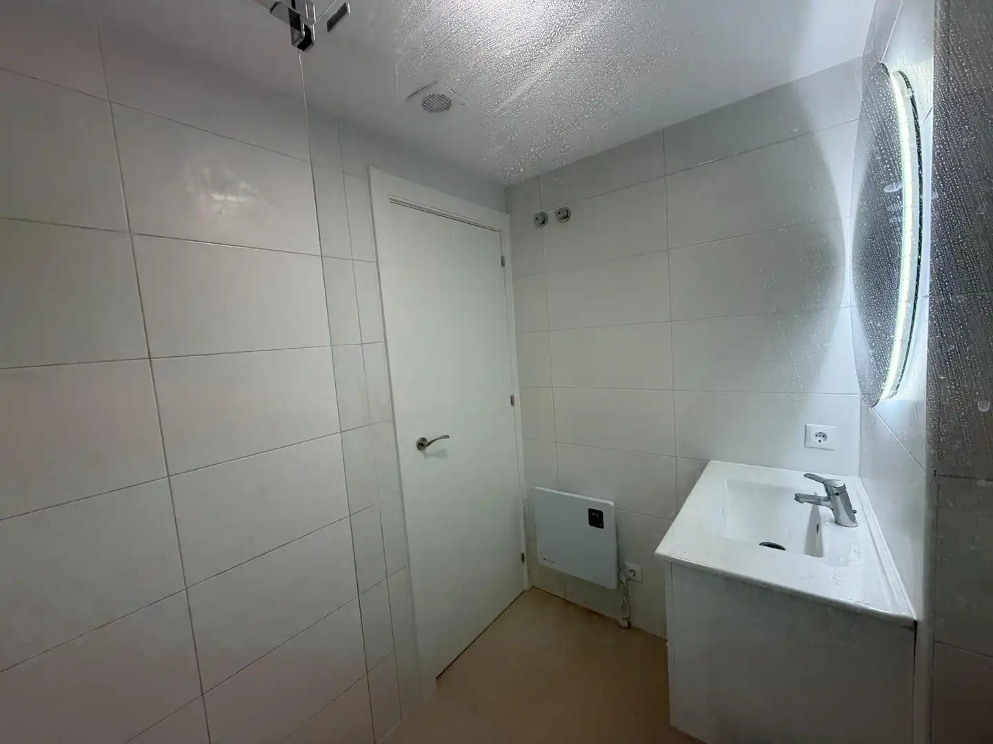 Badezimmer von Wohnung zum Verkauf in Salt