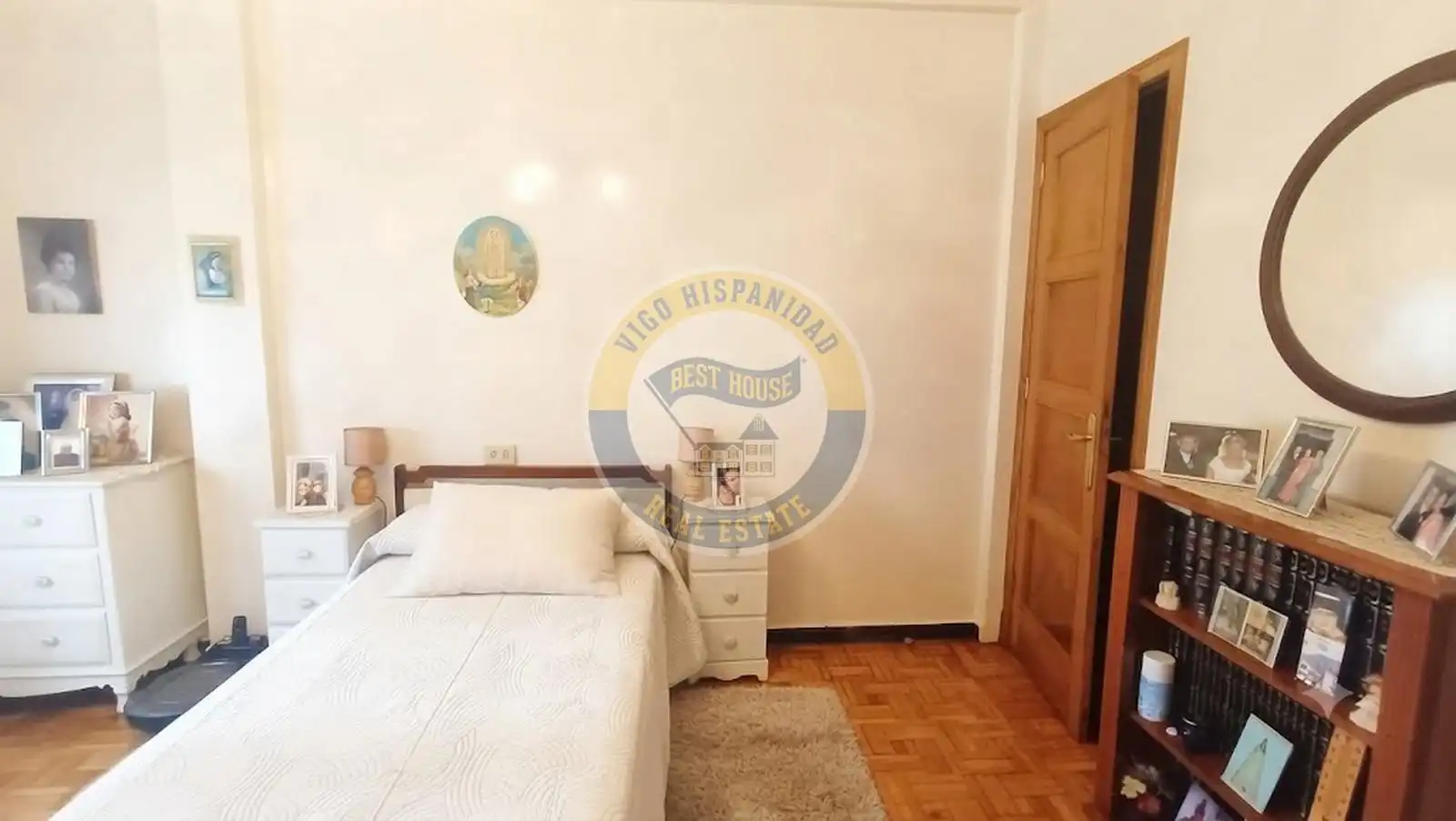 Habitación de Casa o chalet en venta en Vigo  con Calefacción y Amueblado