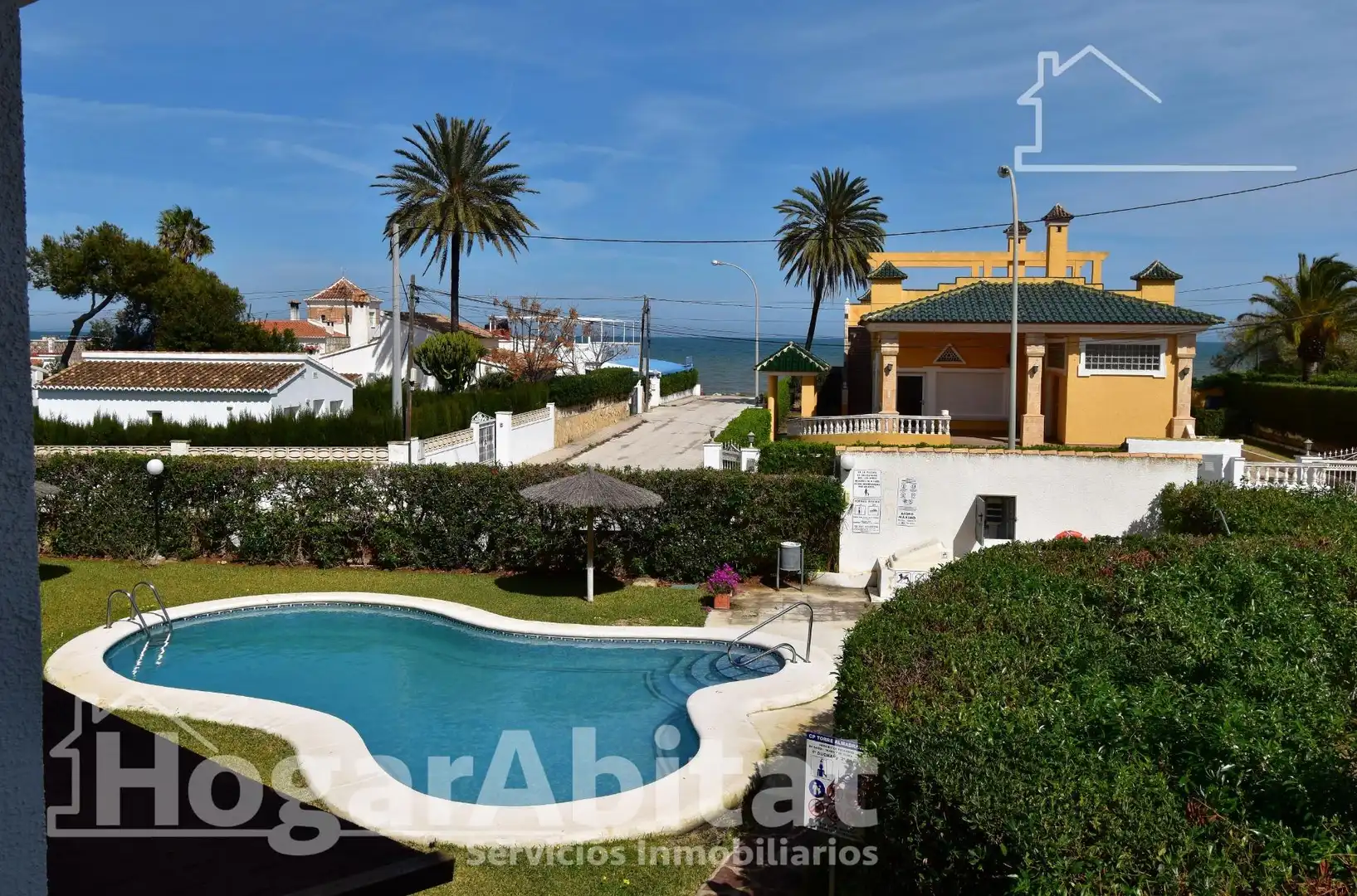 Vista exterior de Ático en venta en Dénia con Aire acondicionado, Calefacción y Jardín privado
