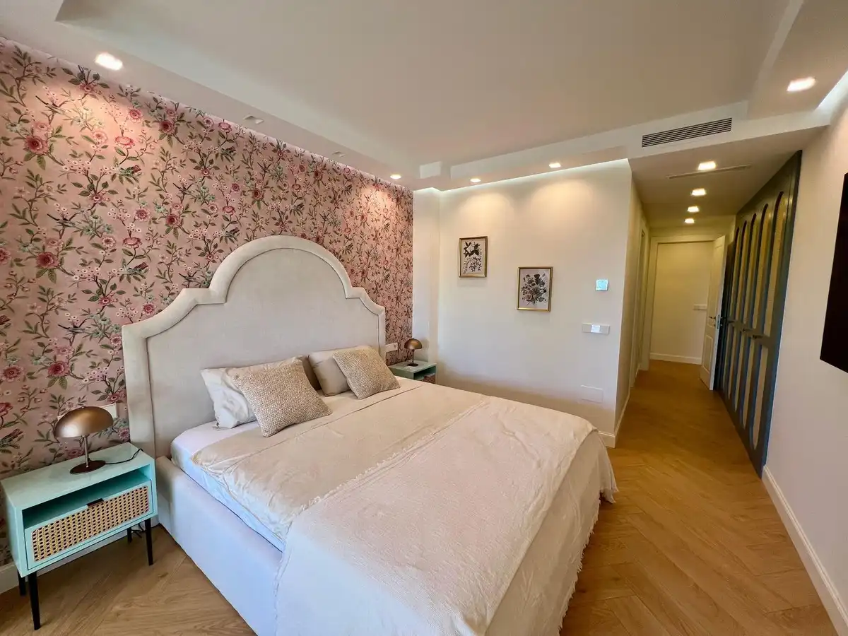 Dormitori de Apartament de lloguer en Marbella amb Aire condicionat, Calefacció i Moblat