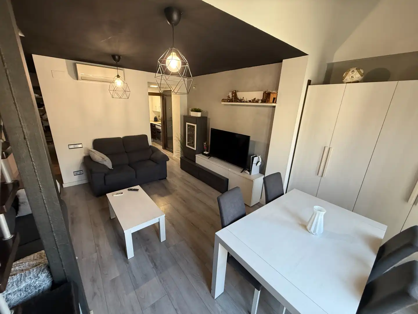 Sala d'estar de Dúplex en venda en Santa Eulàlia de Ronçana amb Aire condicionat, Calefacció i Moblat