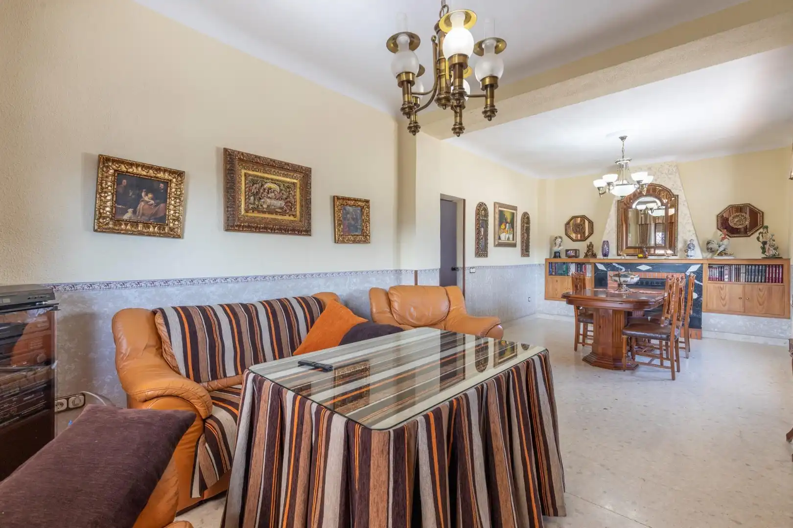 Comedor de Casa o chalet en venta en Granada con Calefacción, Jardín privado y Piscina
