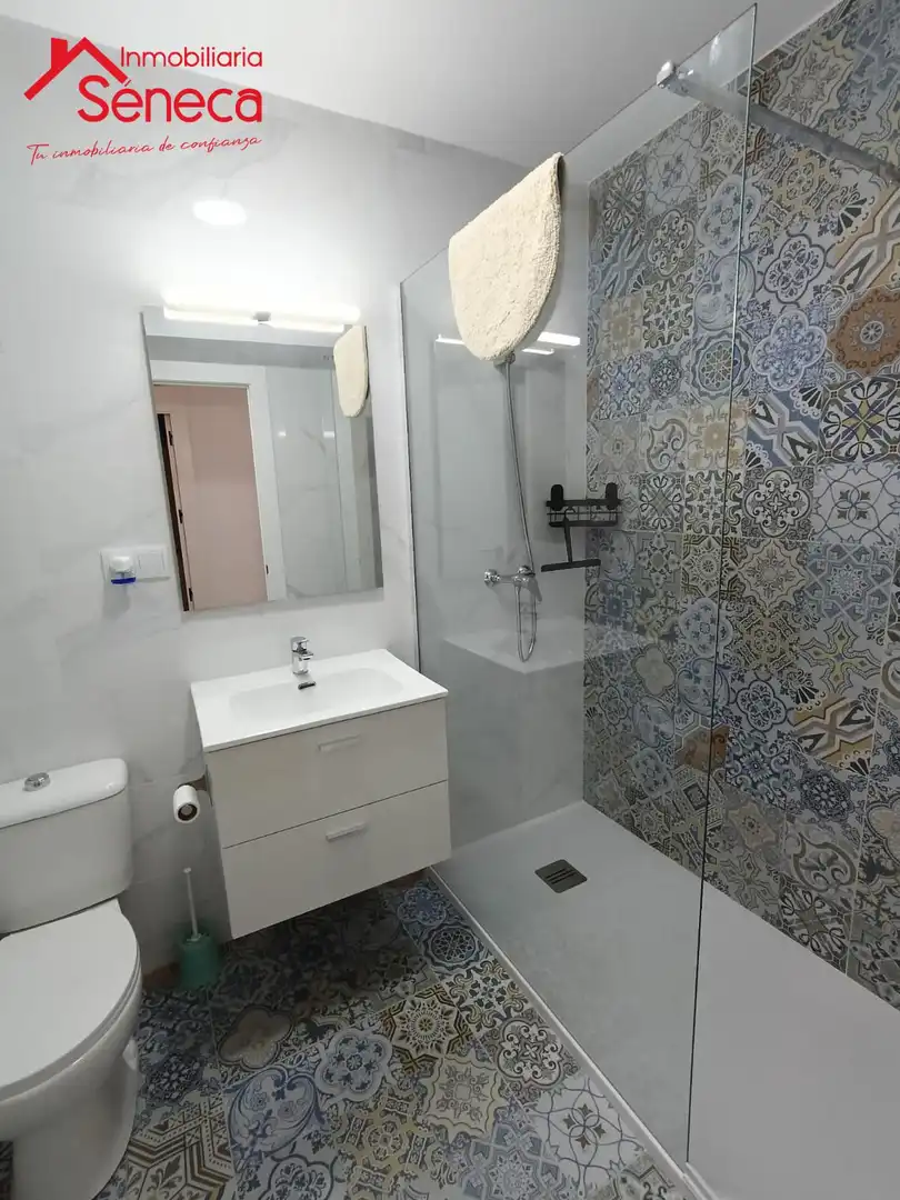 Bathroom of Flat for sale in Córdoba  with Air Conditioner, Heating and Furnished