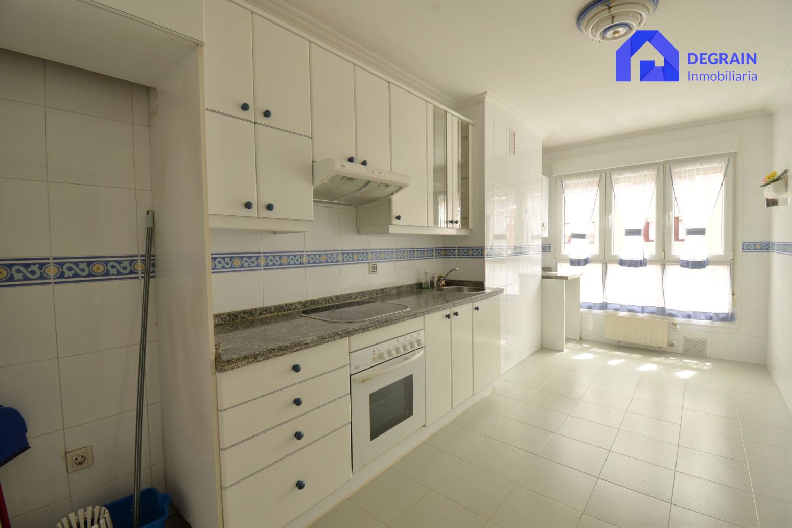 Kitchen of Flat for sale in Oviedo   with Heating, Parquet flooring and Storage room