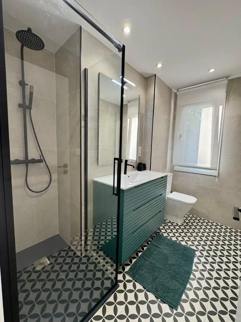 Baño de Piso de alquiler en Santiago de Compostela  con Amueblado