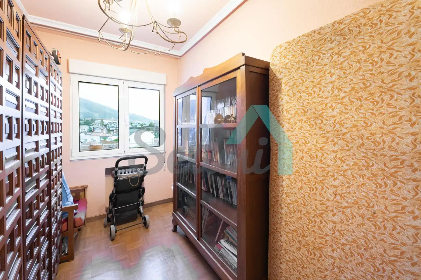 Habitación de Piso en venta en Oviedo  con Calefacción, Parquet y Terraza