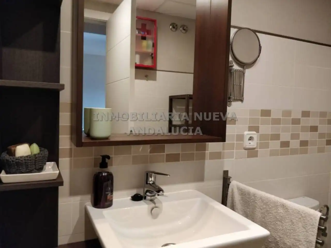 Baño de Piso de alquiler en Almería con Aire acondicionado, Terraza y Amueblado