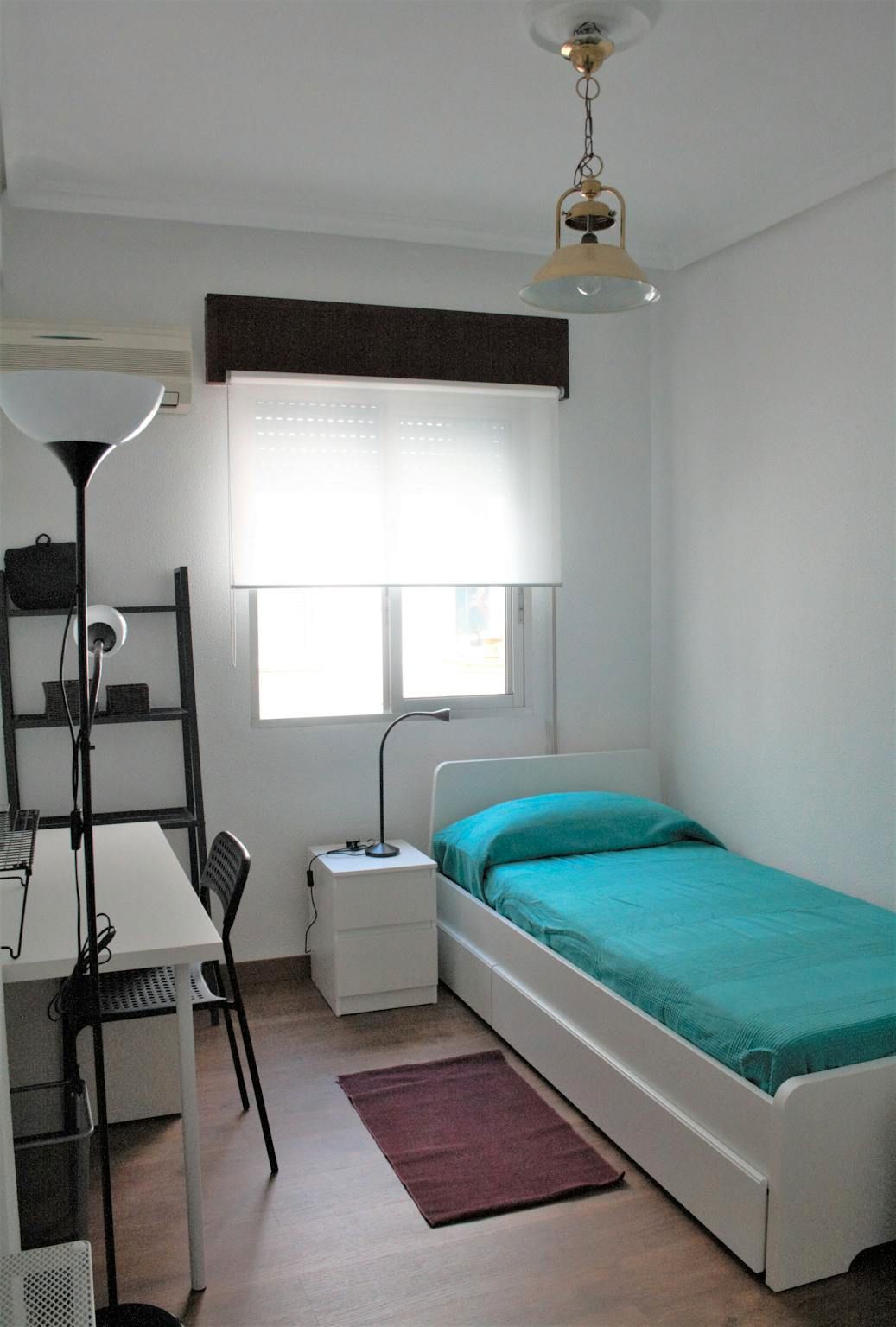 Dormitori de Pis per a compartir en  Sevilla Capital amb Aire condicionat, Moblat i Rentadora